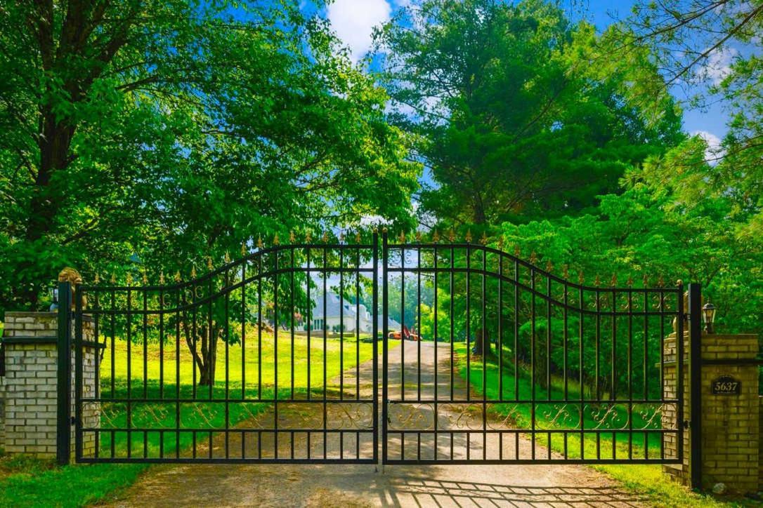 Gated Mansion - Basketball Court Movie Theater Views Big Stone Gap Exterior foto
